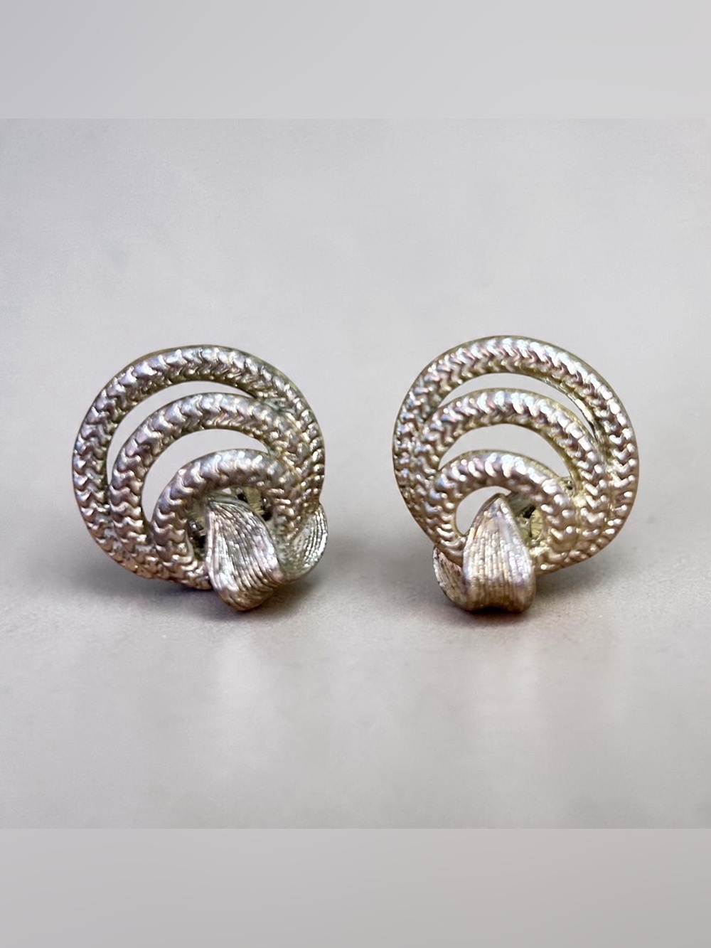 Vintage Lisner Silver-tone Rope Coiled Leaf Earrings Clip-ons